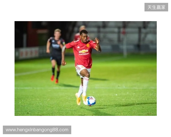 陕西联合官宣：27岁瑞典籍身高1米85中场伊兰杜斯特正式加盟球队